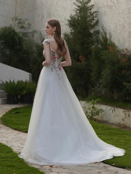 Romantisches Brautkleid mit floraler Stickerei & zarten Trägern SH-021